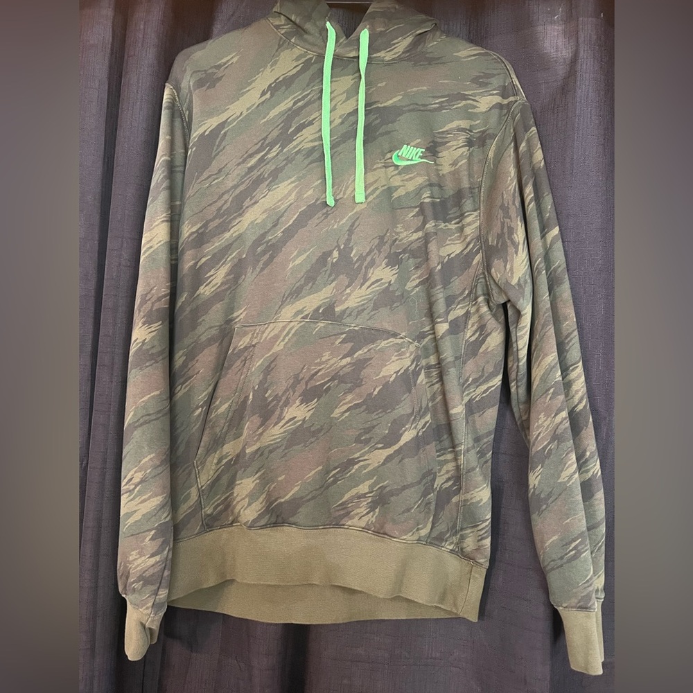 Nike Sportswear Camo Pullover Hoodie Size Men’s Large Tall Color Green &…